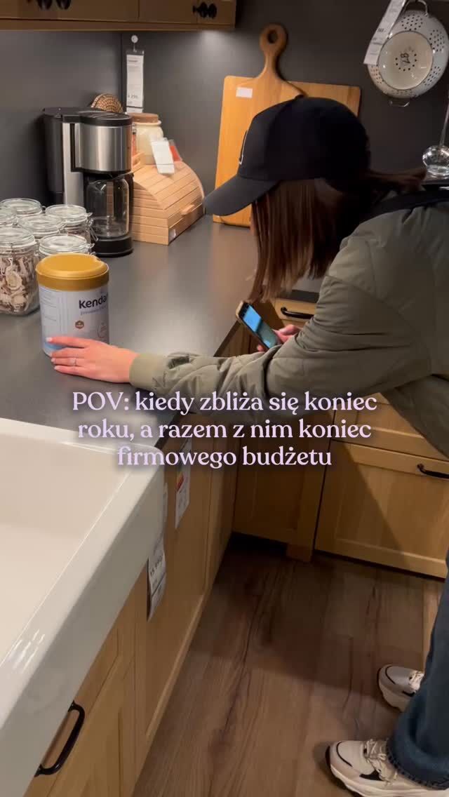 Dziś trochę na luzie 😅 czyli gdy kreatywność znaczy więcej niż budżet. 💜😏