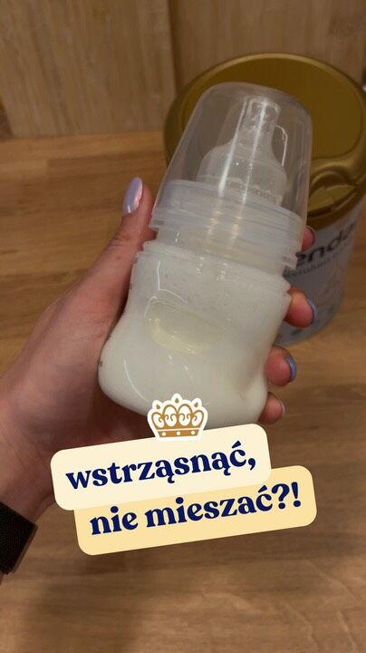 Potrząsanie zostawmy Jamesowi Bondowi… 😎

Tak jak Kendamil jest delikatny dla małych brzuszków, tak samo zasługuje na delikatne przygotowanie. Zamiast potrząsać, spróbuj wymieszać butelkę okrężnymi ruchami — bez bąbelków i bez zbędnego powietrza. ☁️🫧

Efekt? Zadowolony brzuszek i mleko gotowe do podania od razu. 🍼🤍

Ważna informacja: Karmienie piersią jest najlepszym sposobem żywienia. Mleko modyfikowane należy stosować wyłącznie po konsultacji z lekarzem. Sposób użycia oraz dodatkowe informacje znajdują się na opakowaniu. Środek spożywczy specjalnego przeznaczenia żywieniowego.