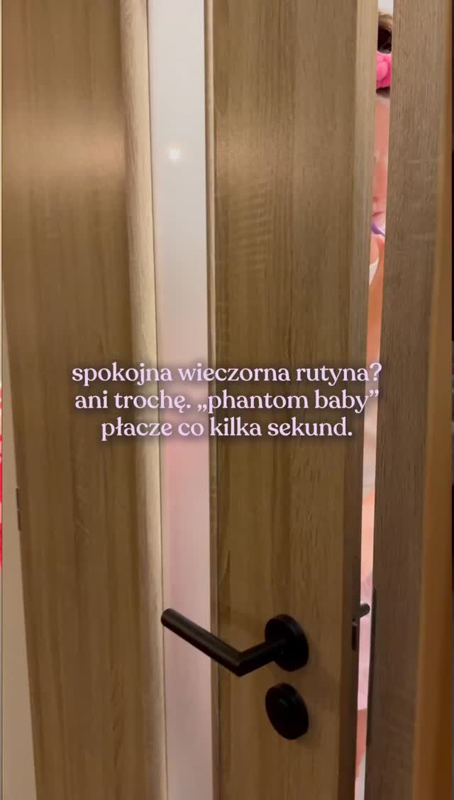 Nie, nie masz duchów w domu... 👻 Jeśli słyszysz płaczące dziecko, chociaż twój maluszek spokojnie śpi, to tzw. „phantom crying”. Takie mamusiowe przesłyszenia. Zdarzyło ci się to kiedyś? 👀